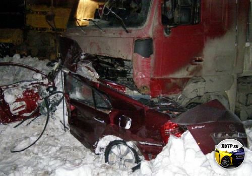 Авария на трассе Москва - Челябинск, столкнулись МАЗ-5440 и Лифан - 214813